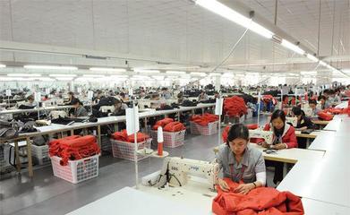 深圳服裝廠 工衣、T恤、廣告衫與Polo衫的專業(yè)制造與出口服務(wù)